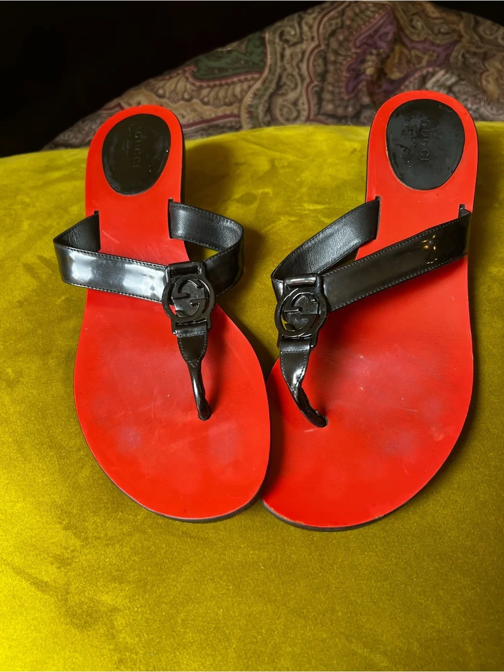 Gucci Red Footbed Black Patent Leather Logo Toe-Post Sandals